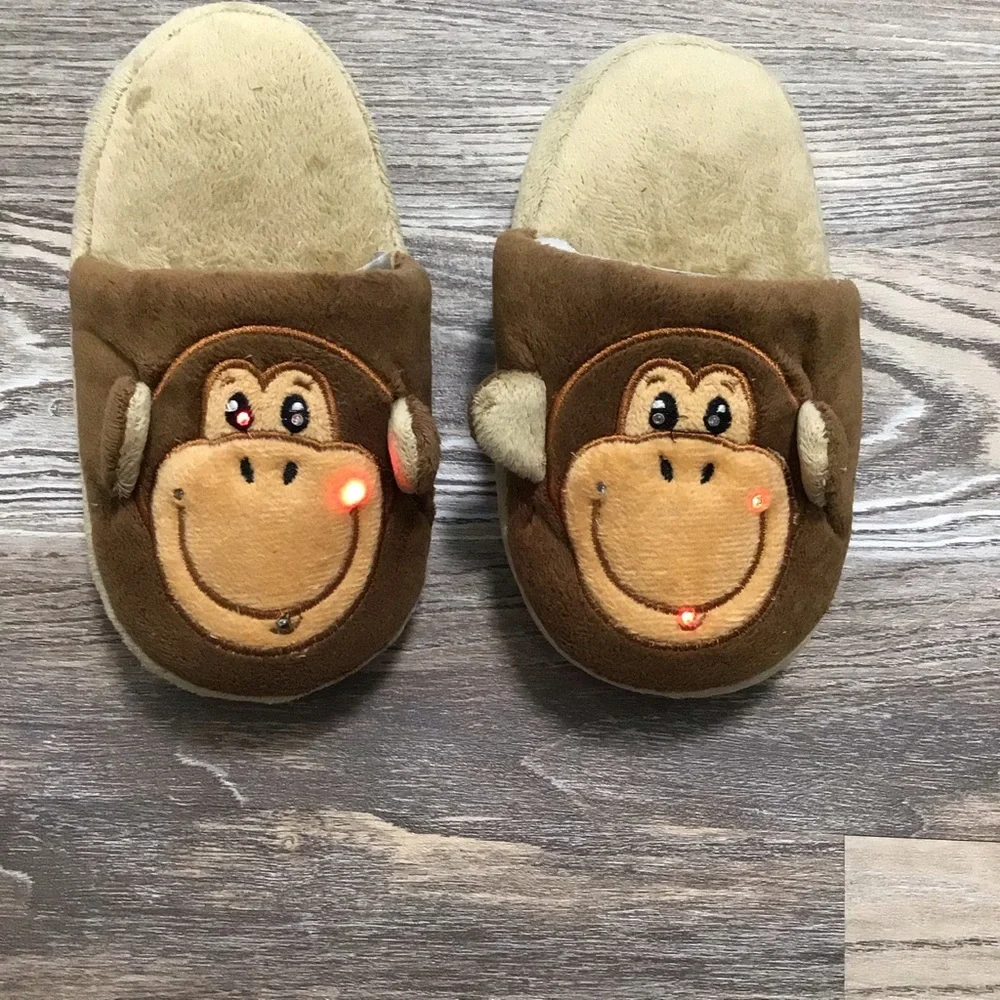 Avon Blinky Buddies Monkey Brown Slippers Small 11-12 NWT